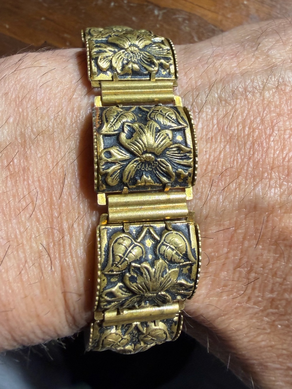 Vintage “ Made In czechoslovakia “Gold Tone Floral Link Bracelet